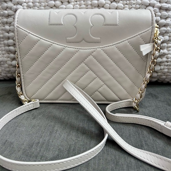 Tory Burch Handbags - Tory Burch Fleming Convertible Soft Leather Crossbody Bag